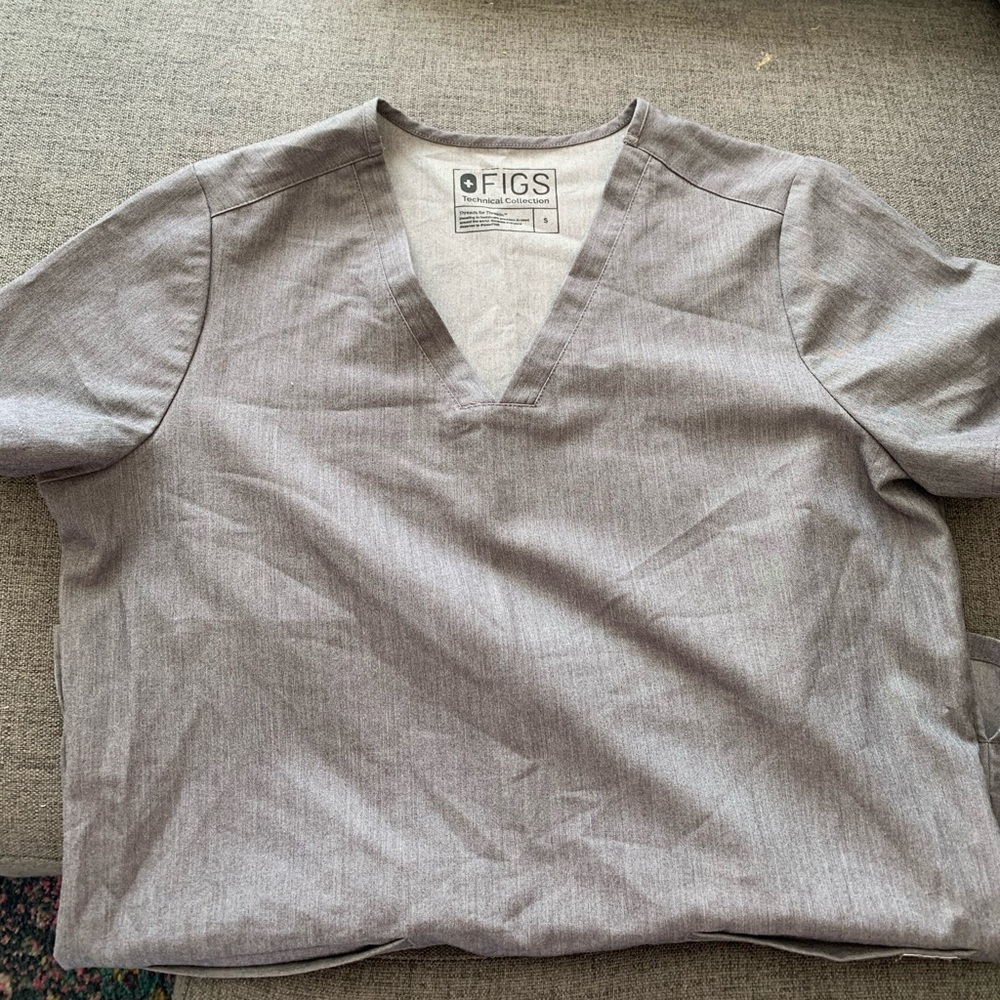 Figs scrub top